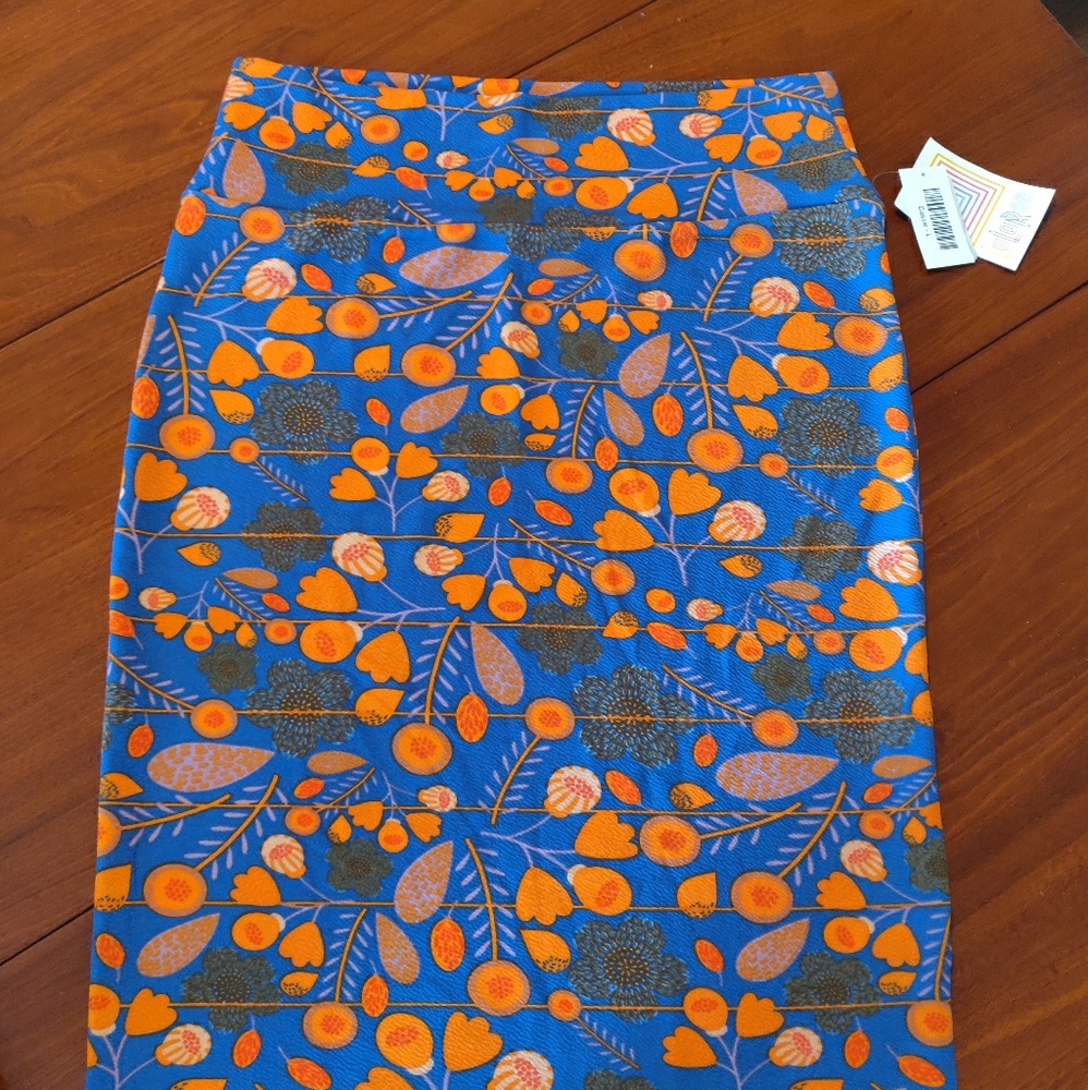 NWT LULAROE CASSIE